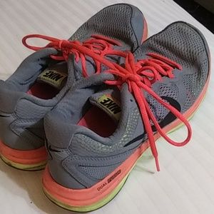 Women's Nikes Dual Fusion